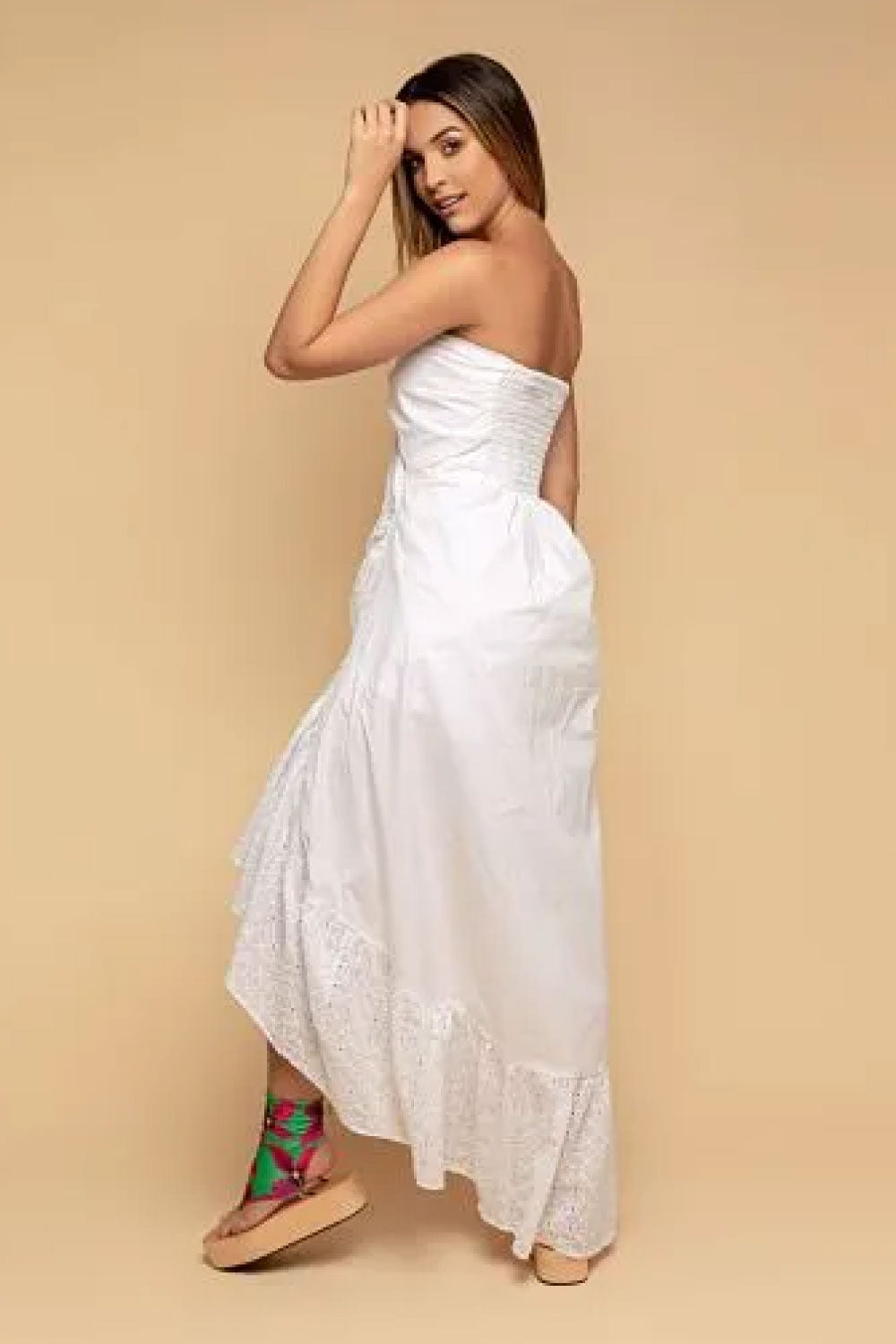 Image of the side of Mar A Mar's Flor de Encanto Two-Piece Set on a model.